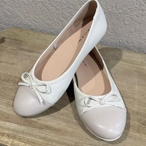 Tahari Cream Bow Ballet Flats